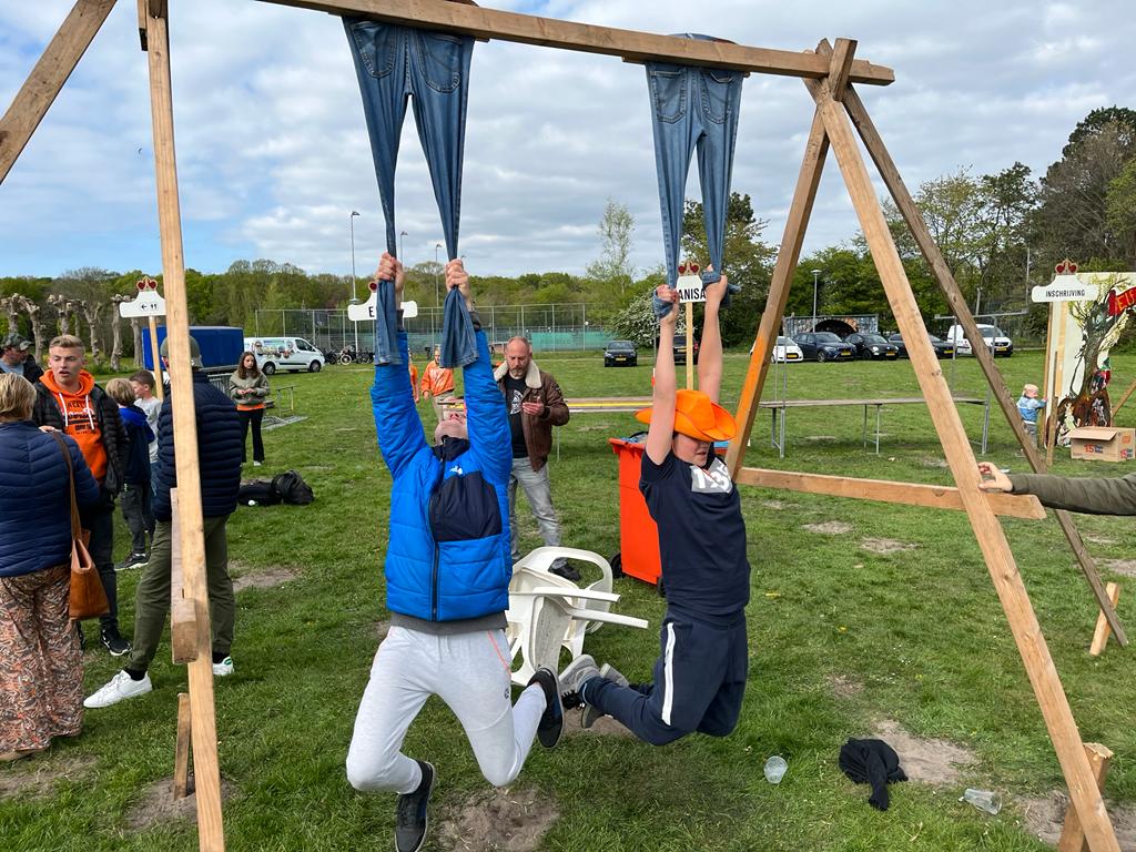 Have you ever played any traditional Dutch games, like “jeans hanging”? It can be found right in between a children’s free drinking game and national celebs football game that has different rules at every stand and no one really understands. 